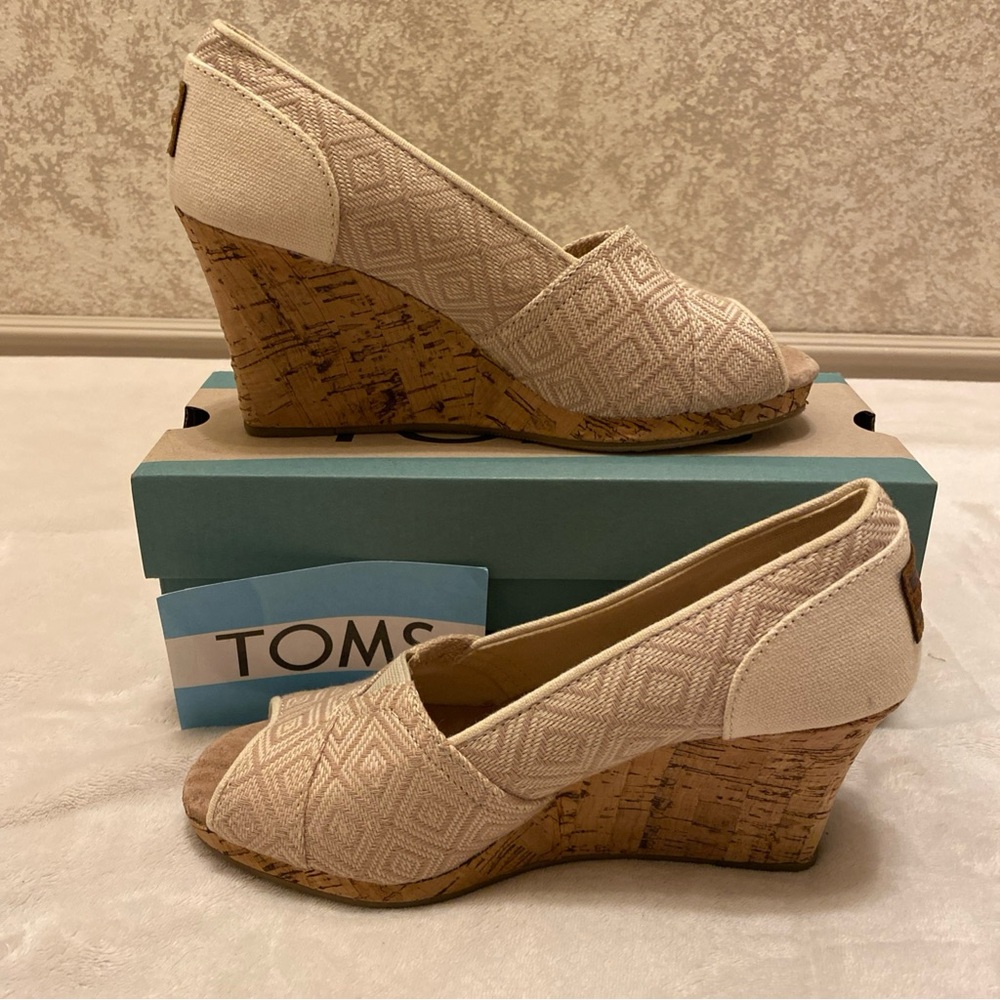 TOMS Cream and Beige Diamond Patterned Wedges